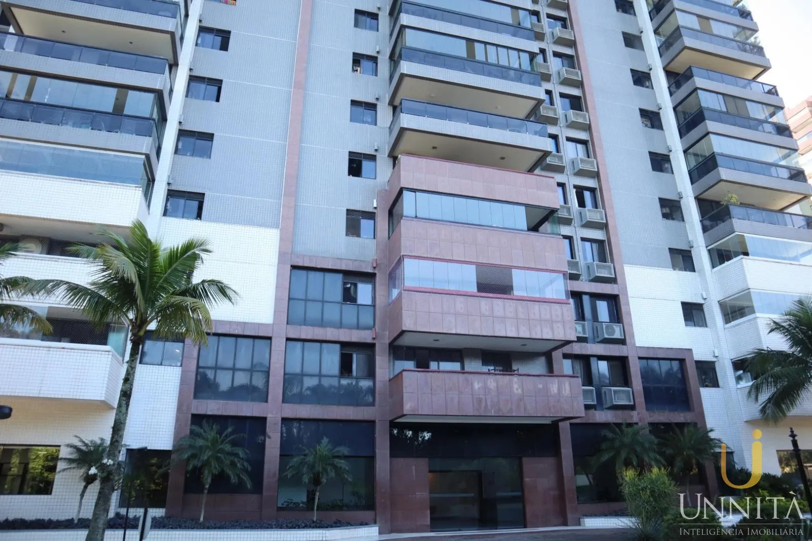 Glass-enclosed balcony in a 3-bedroom apartment, 110 m² — photo 16