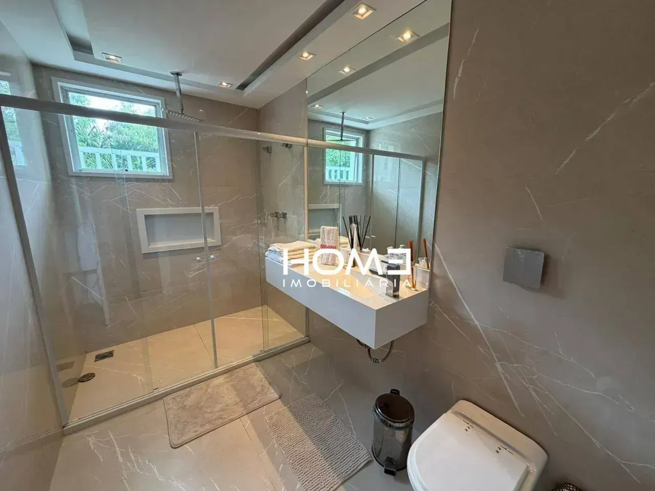 Furnished house with 6 en-suite bedrooms and barbecue — photo 66