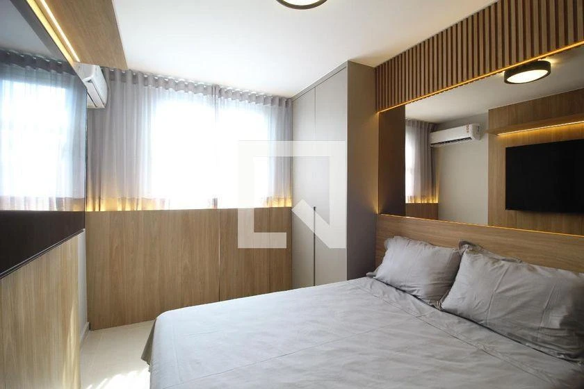 One-bedroom apartment with a mountain view — photo 7