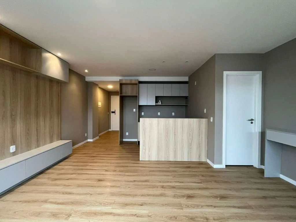 Apartamento sem mobília de 1 quarto com cozinha integrada