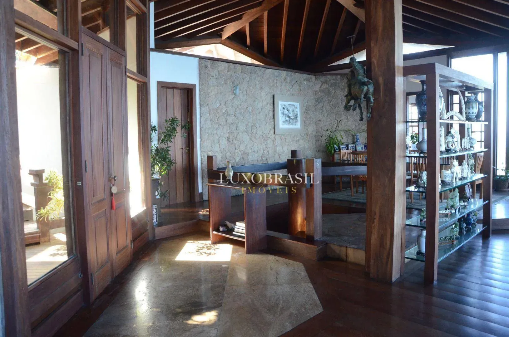 800 m² house with 5 bedrooms and 5 bathrooms — photo 10