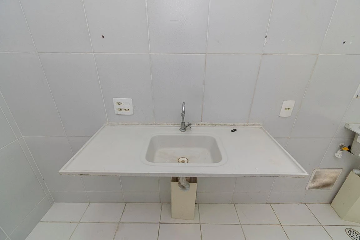 2-bedroom apartment with 1 bathroom, no parking — photo 37