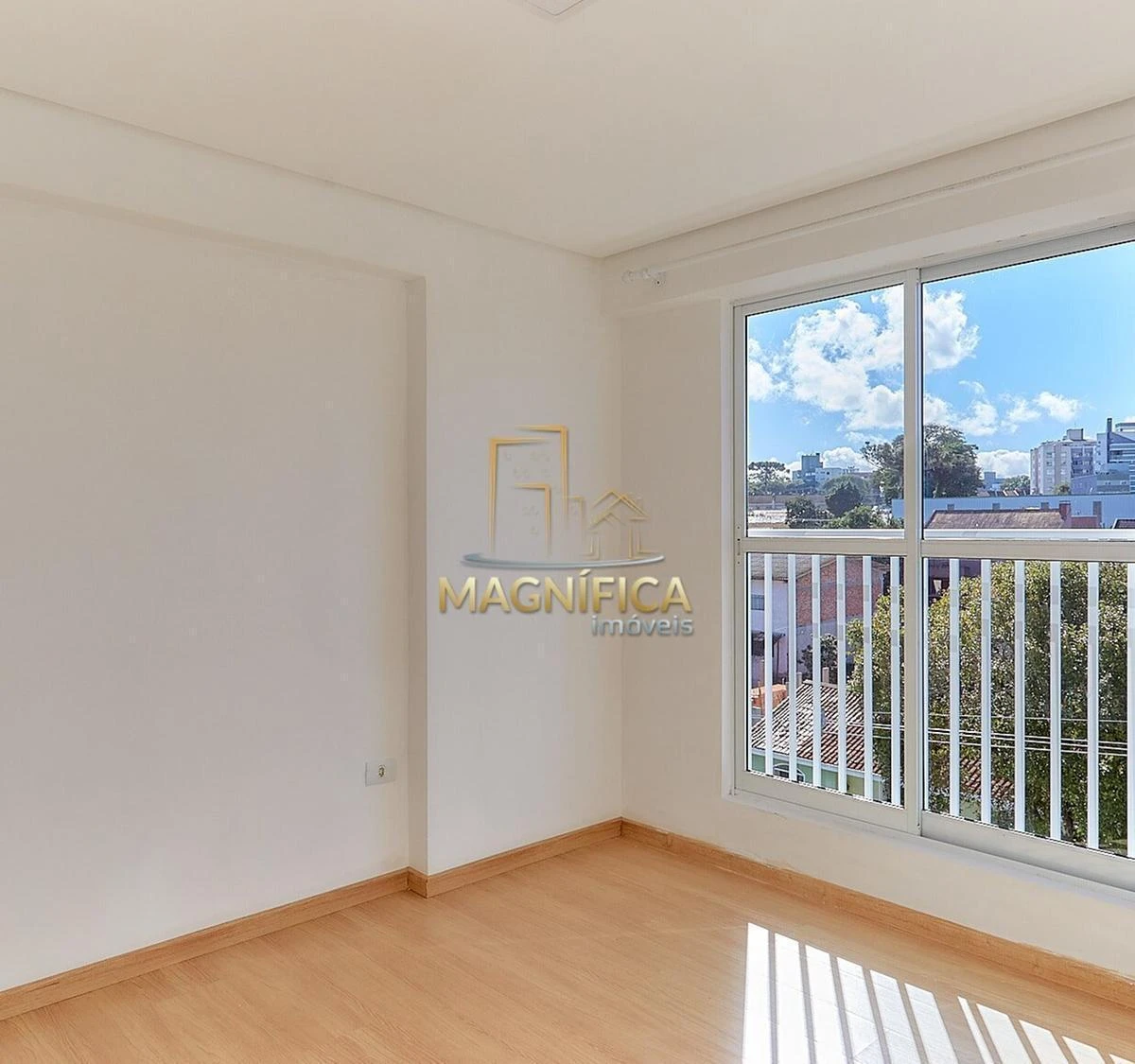Wood or laminate floors in a one-bedroom apartment, 35 m² — photo 17