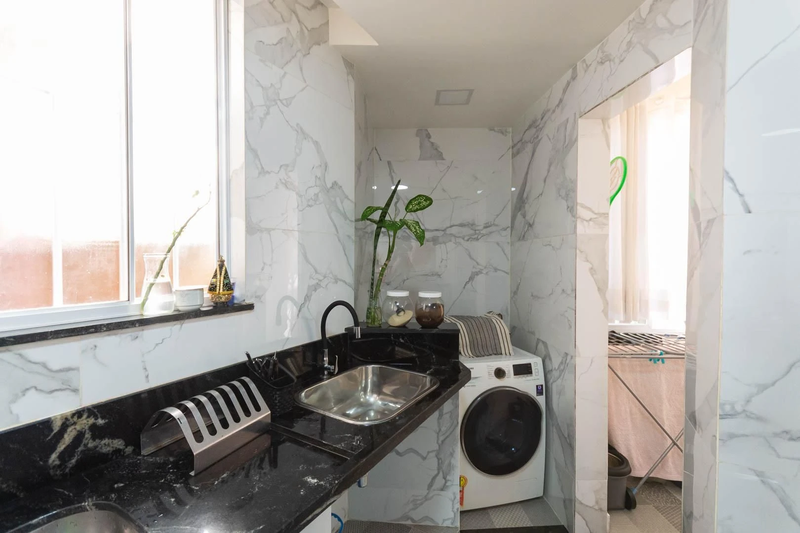One-bedroom apartment with a washing machine — photo 10