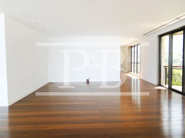 4-bedroom apartment with balcony and floor-to-ceiling windows — photo 9