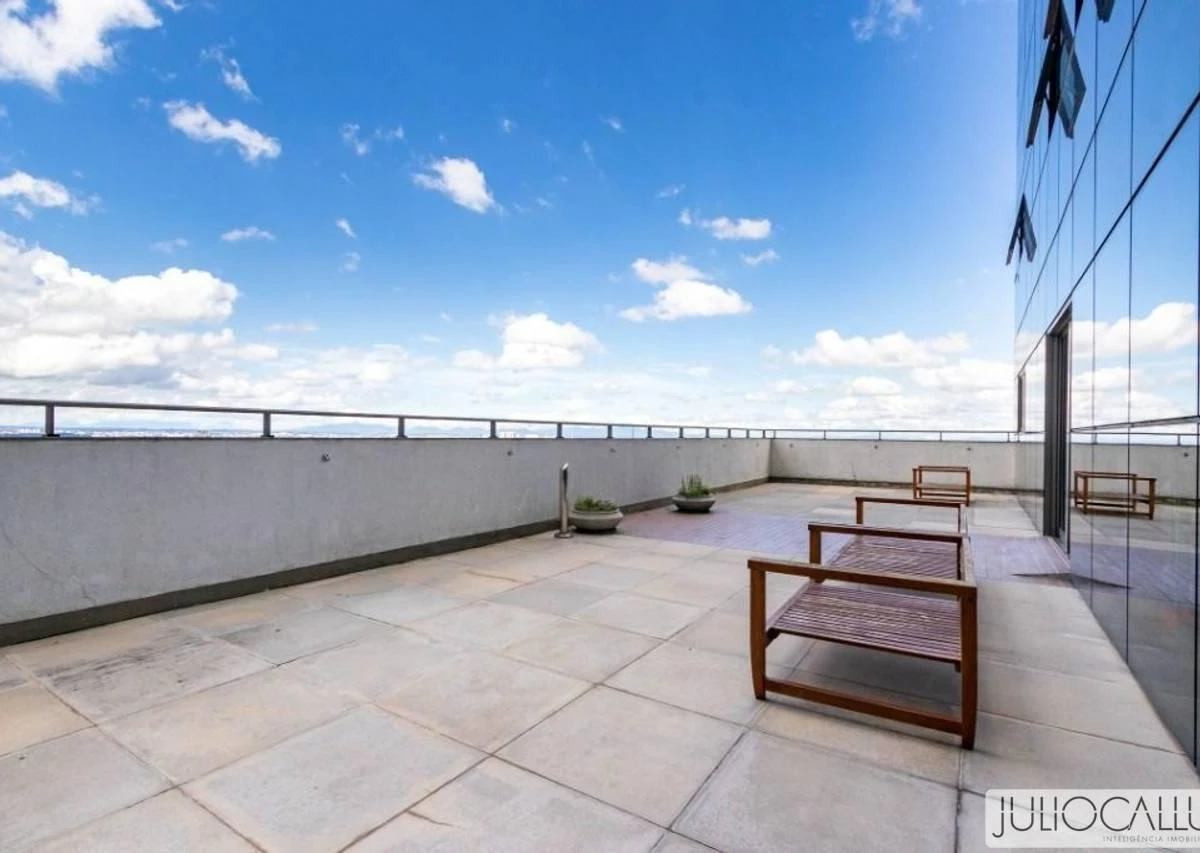 78 m² apartment with floor-to-ceiling windows and a bathtub — photo 31