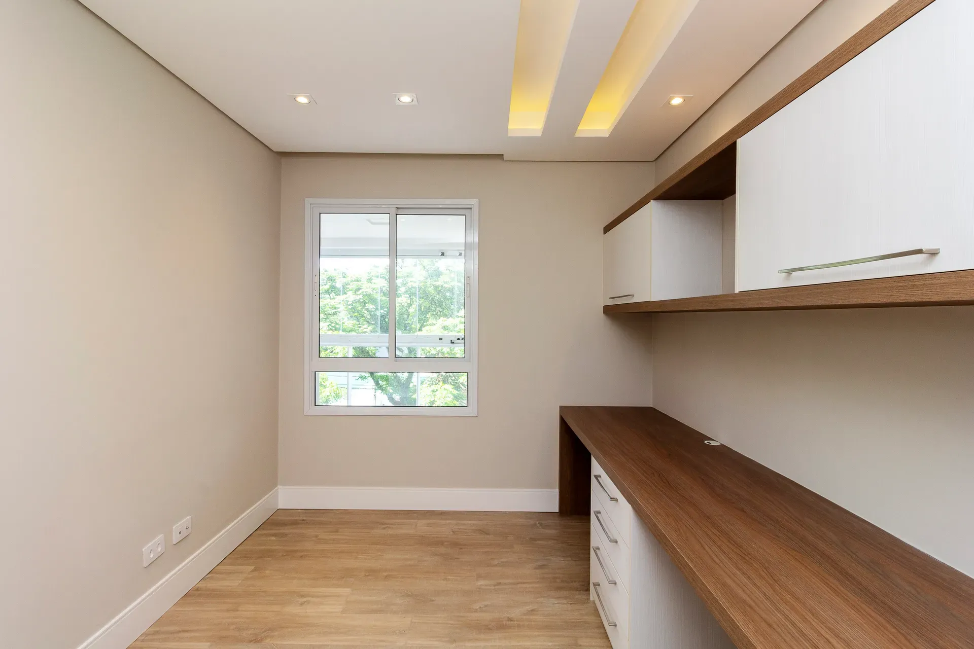 Unfurnished 4-bedroom apartment with 5 bathrooms — photo 48