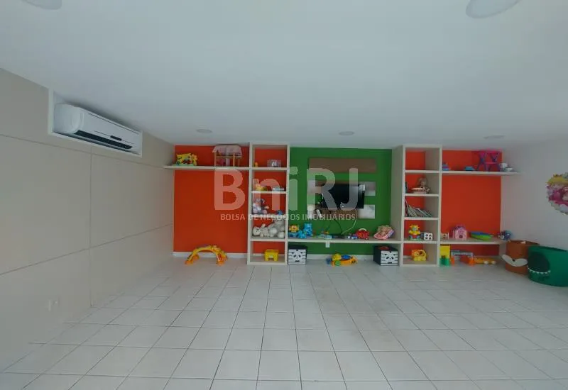 Unfurnished 2-bedroom apartment with a closed kitchen — photo 20