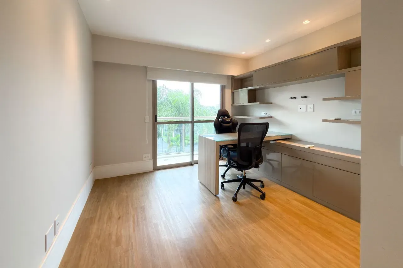 Furnished apartment with 4 bedrooms and 5 bathrooms — photo 9