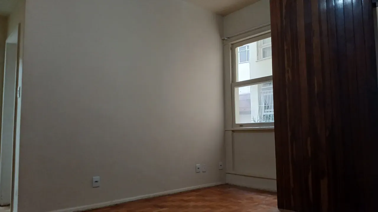 Walk-in closet in a one-bedroom apartment, 45 m² — photo 14