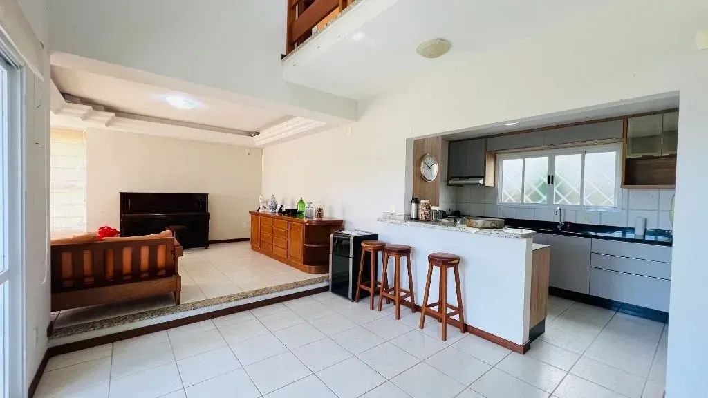 Two-storey house with 4 bedrooms and 3 bathrooms