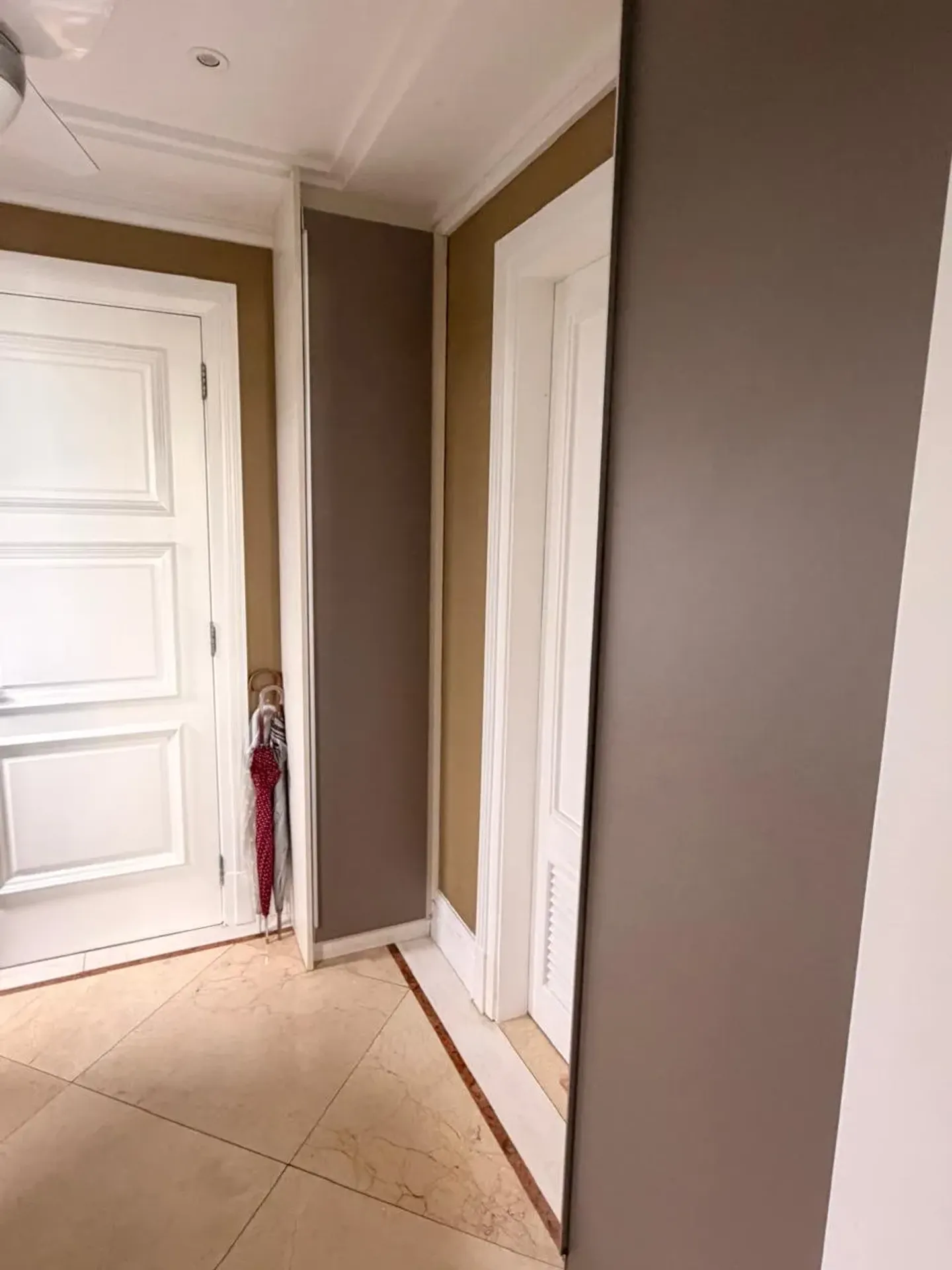 3-bedroom, 4-bath apartment with a closed kitchen — photo 13