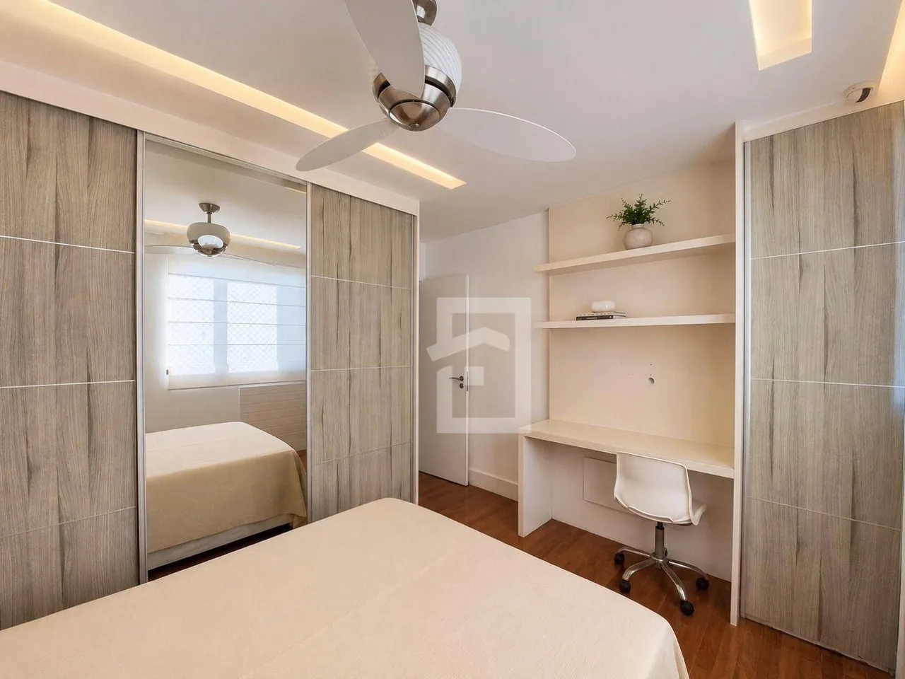 Cobertura duplex com 4 quartos e 4 banheiros, 308 m²