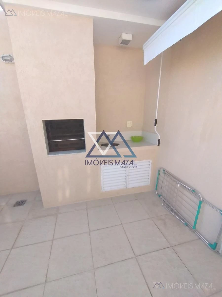 Glass-enclosed balcony in a one-bedroom apartment, 102 m² — photo 32