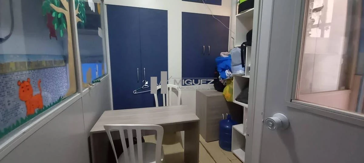 One-bedroom apartment in a building with a gym — photo 15