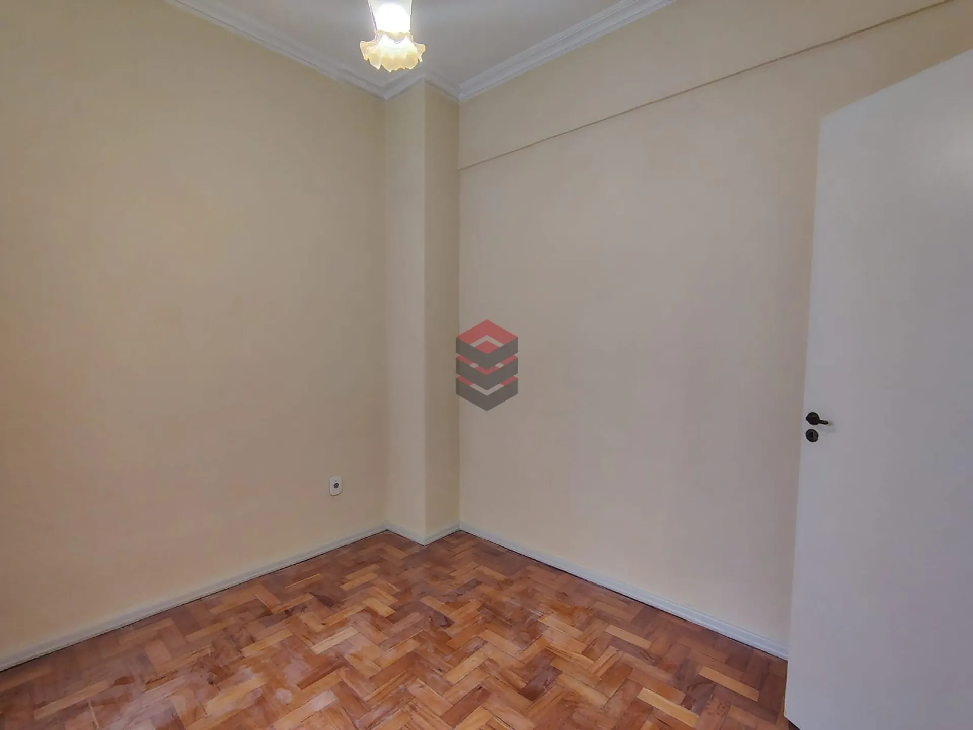 Apartment, 32 m², with wood or laminate floors — photo 4