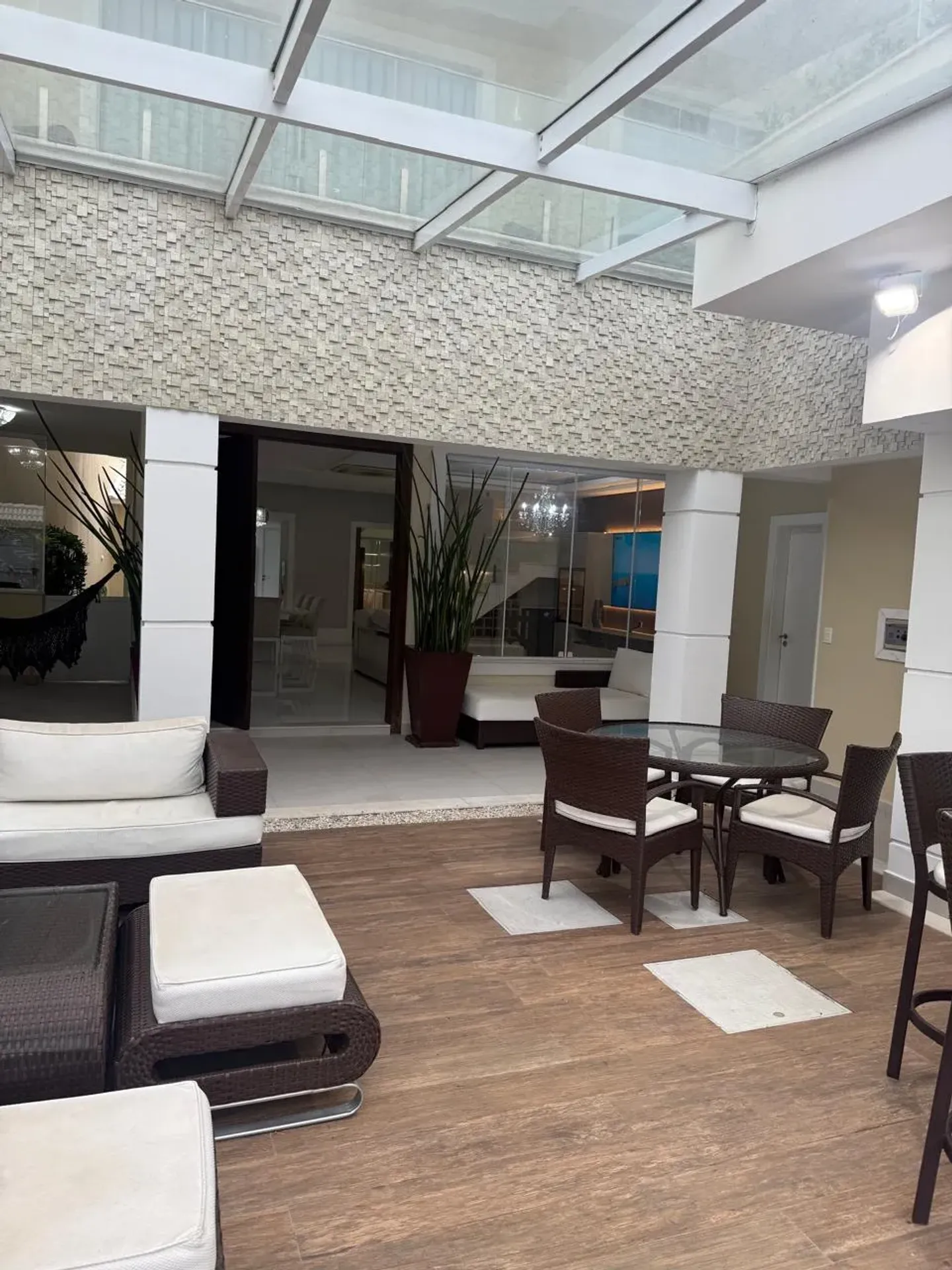 5 quartos e jardim: casa de 400 m² — photo 20