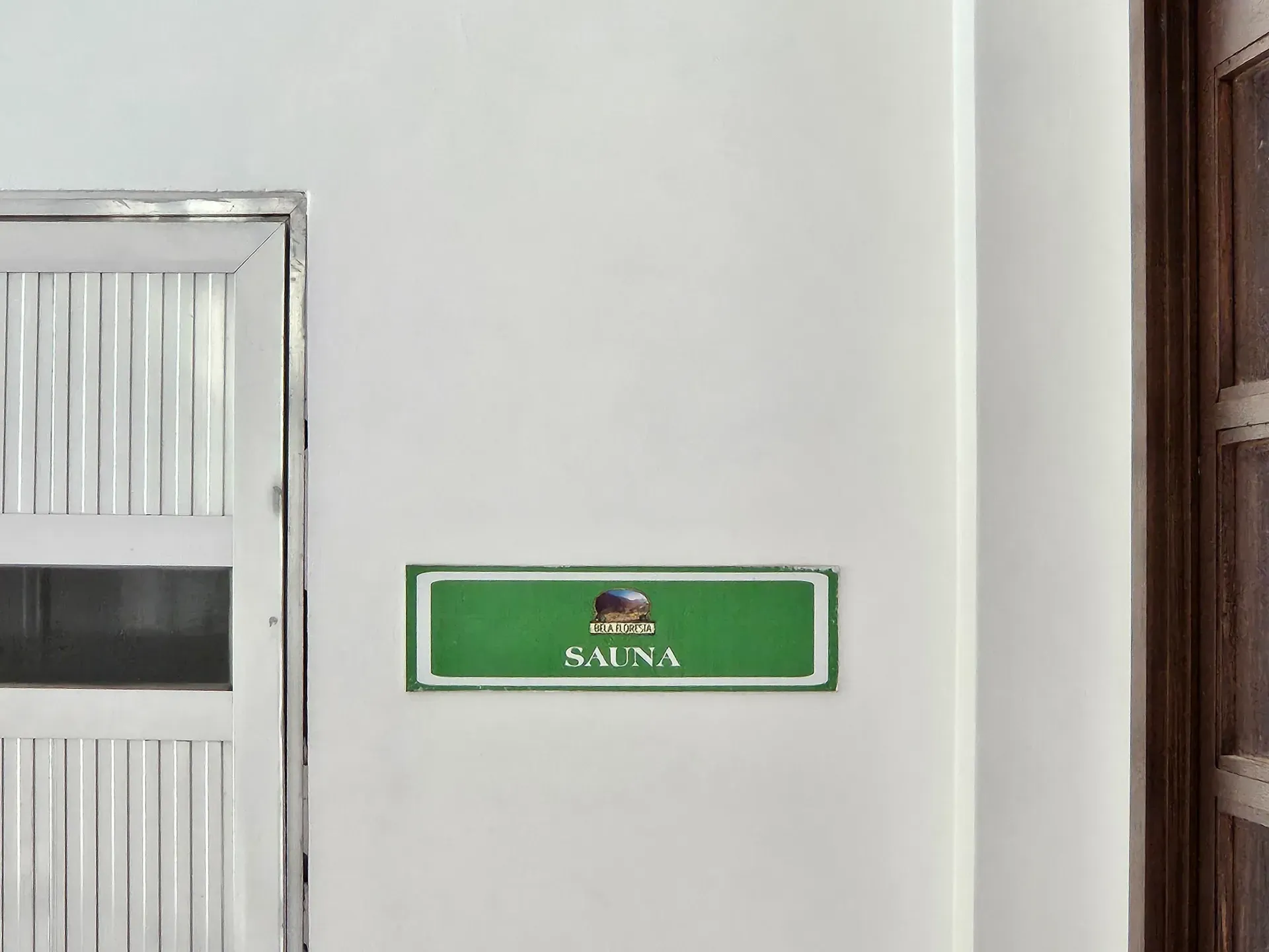 6 quartos e janelas do piso ao teto: casa de 504 m² — photo 56