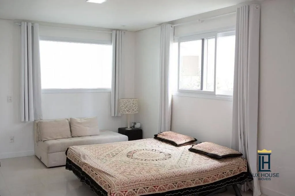 House with 7 bedrooms and 6 en-suites plus pool — photo 18