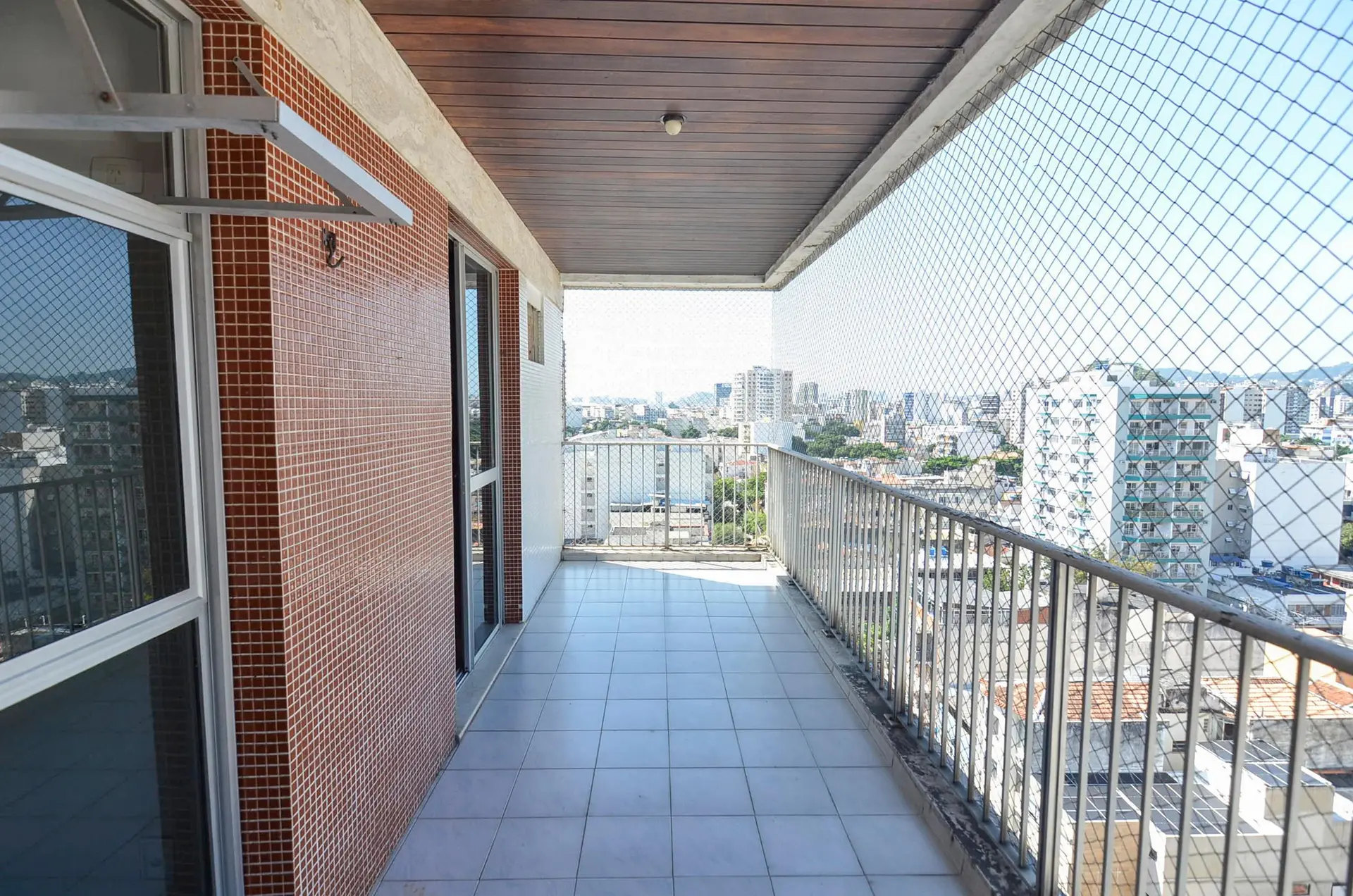 Unfurnished apartment with 3 bedrooms and 2 parking spots