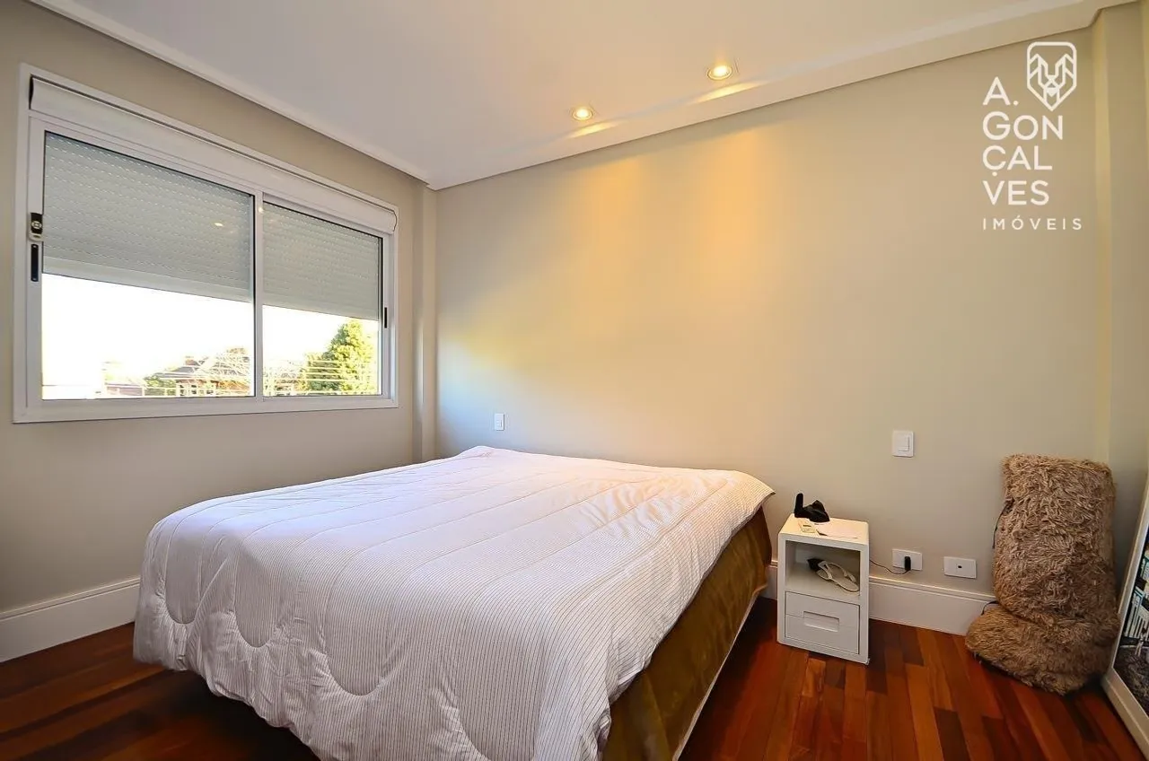 668 m² house with 4 en-suite bedrooms and private garden — photo 13