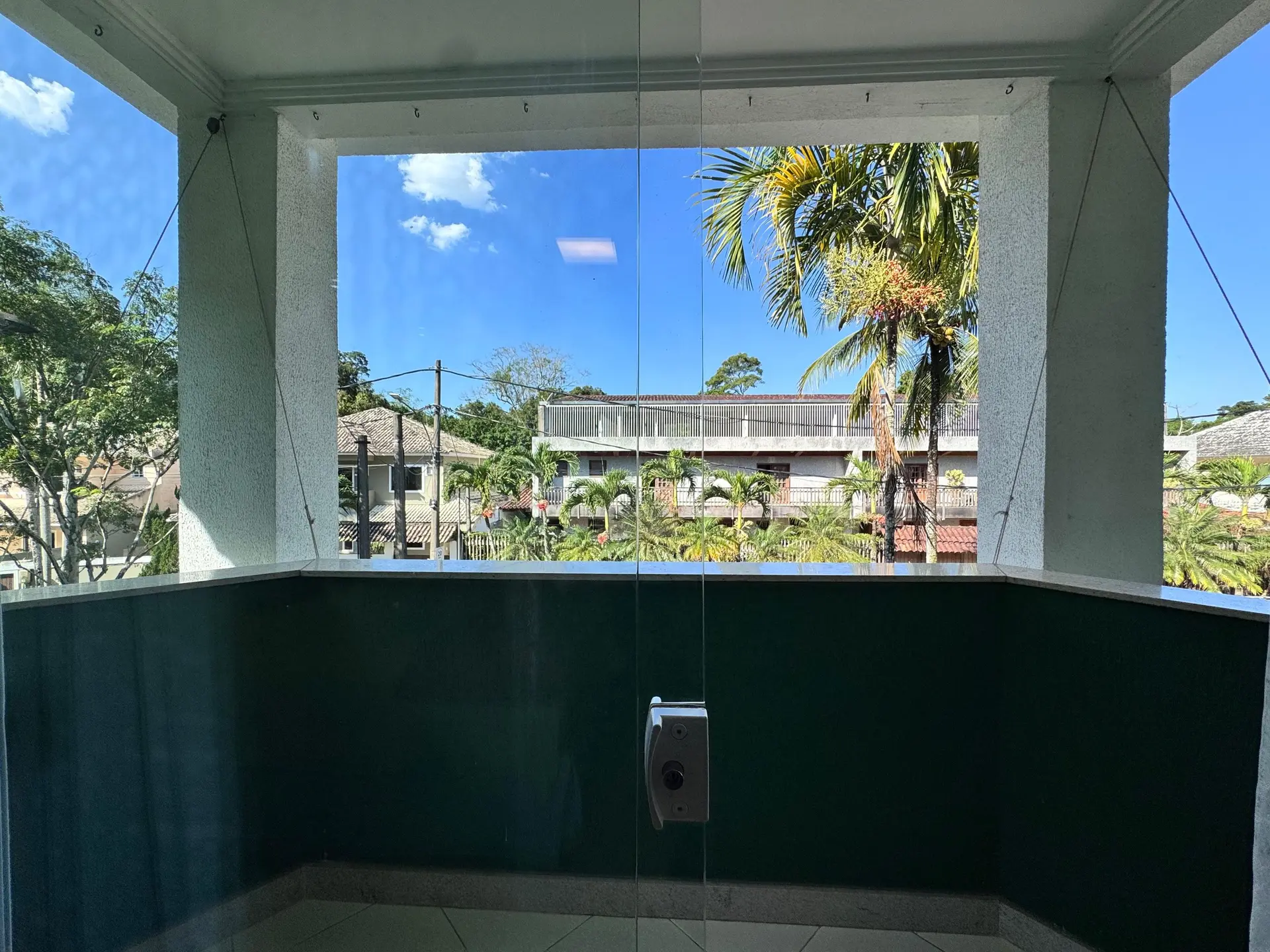 Furnished house with 4 en-suites and 6 bathrooms — photo 33
