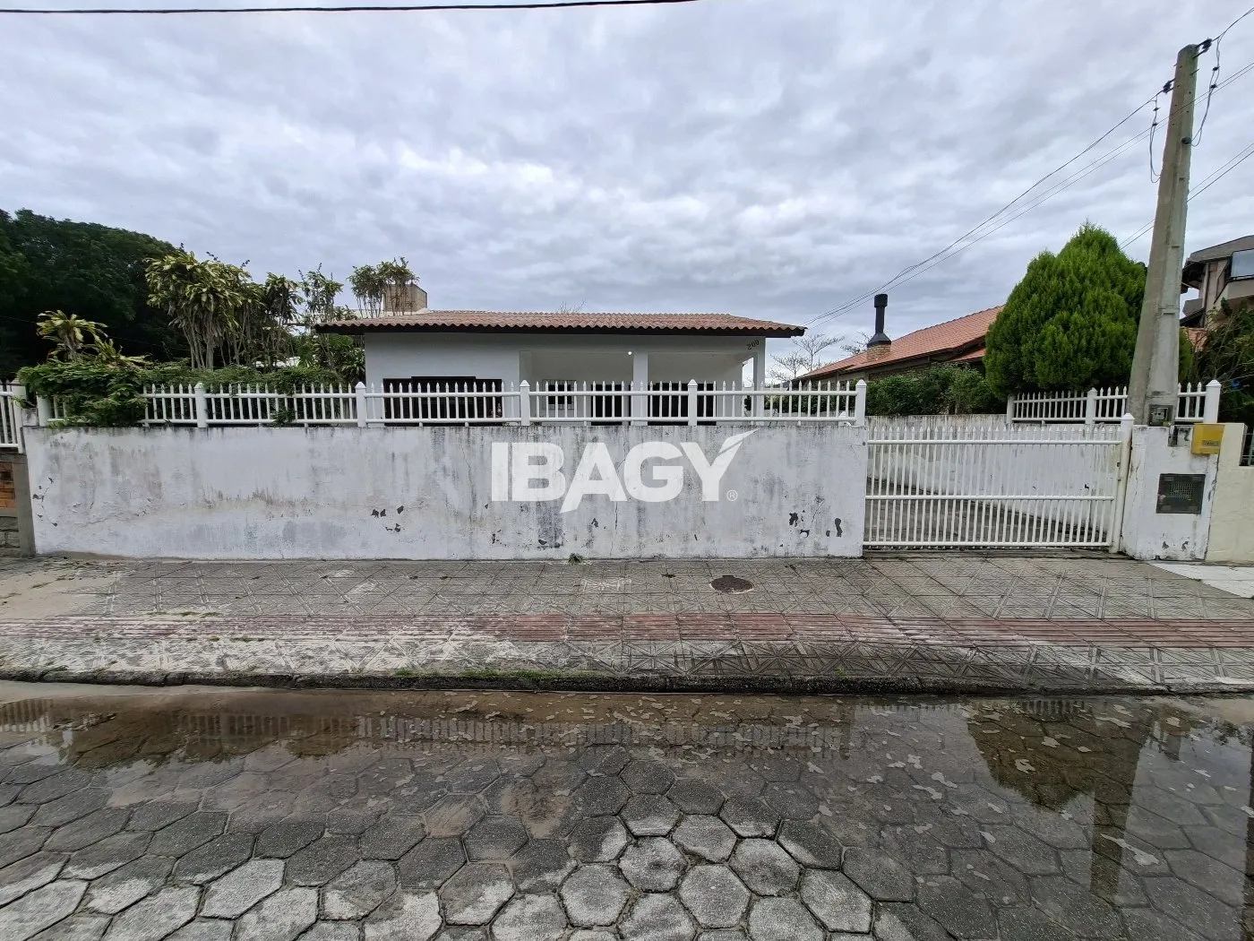 4-bedroom house with a water view in Florianópolis — photo 23