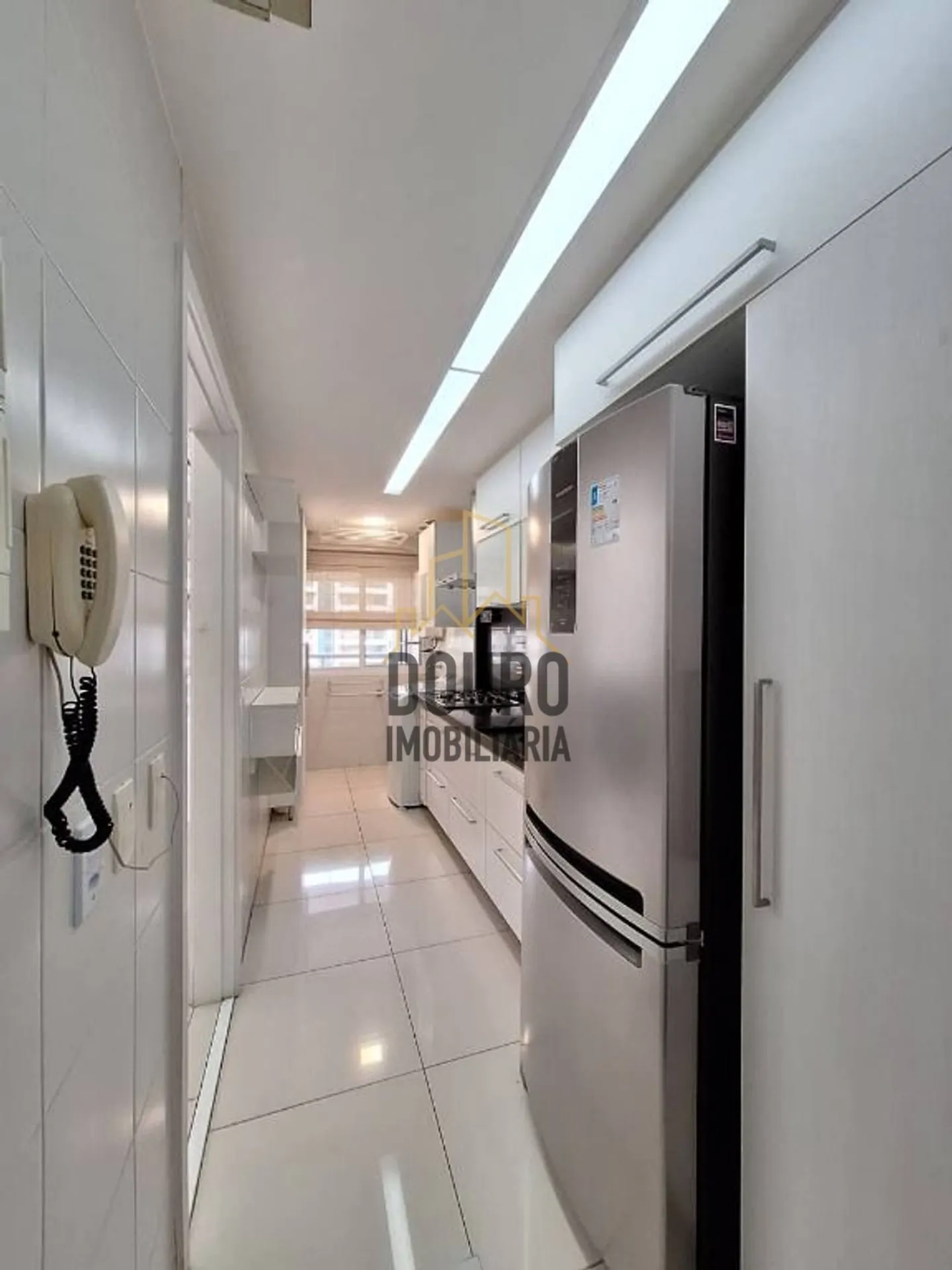Furnished 2-bedroom apartment with enclosed balcony — photo 2