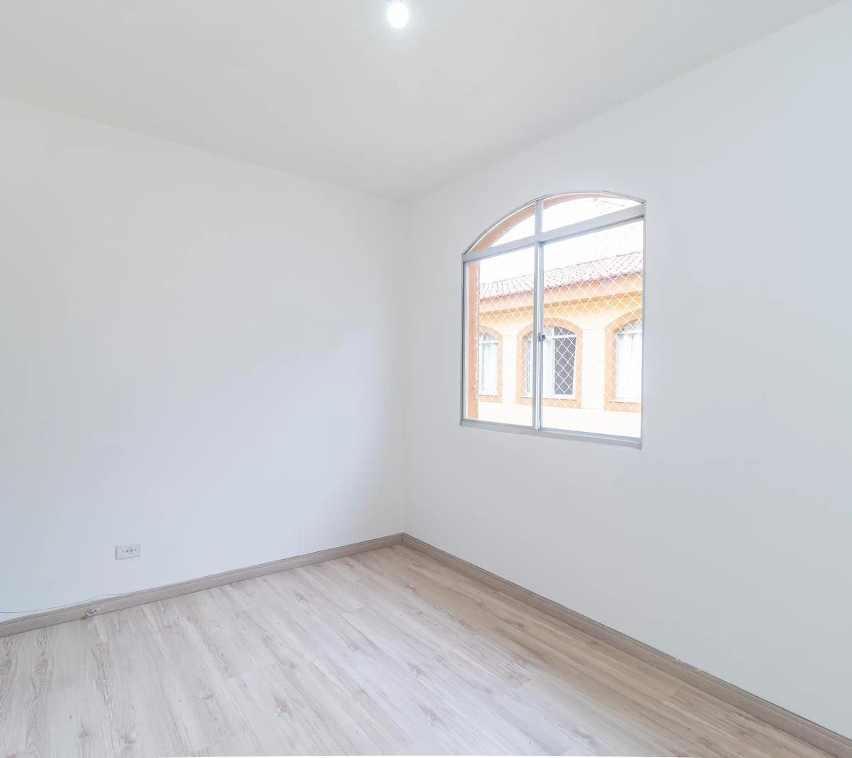 Departamento con piso de madera o laminado en Curitiba — photo 15