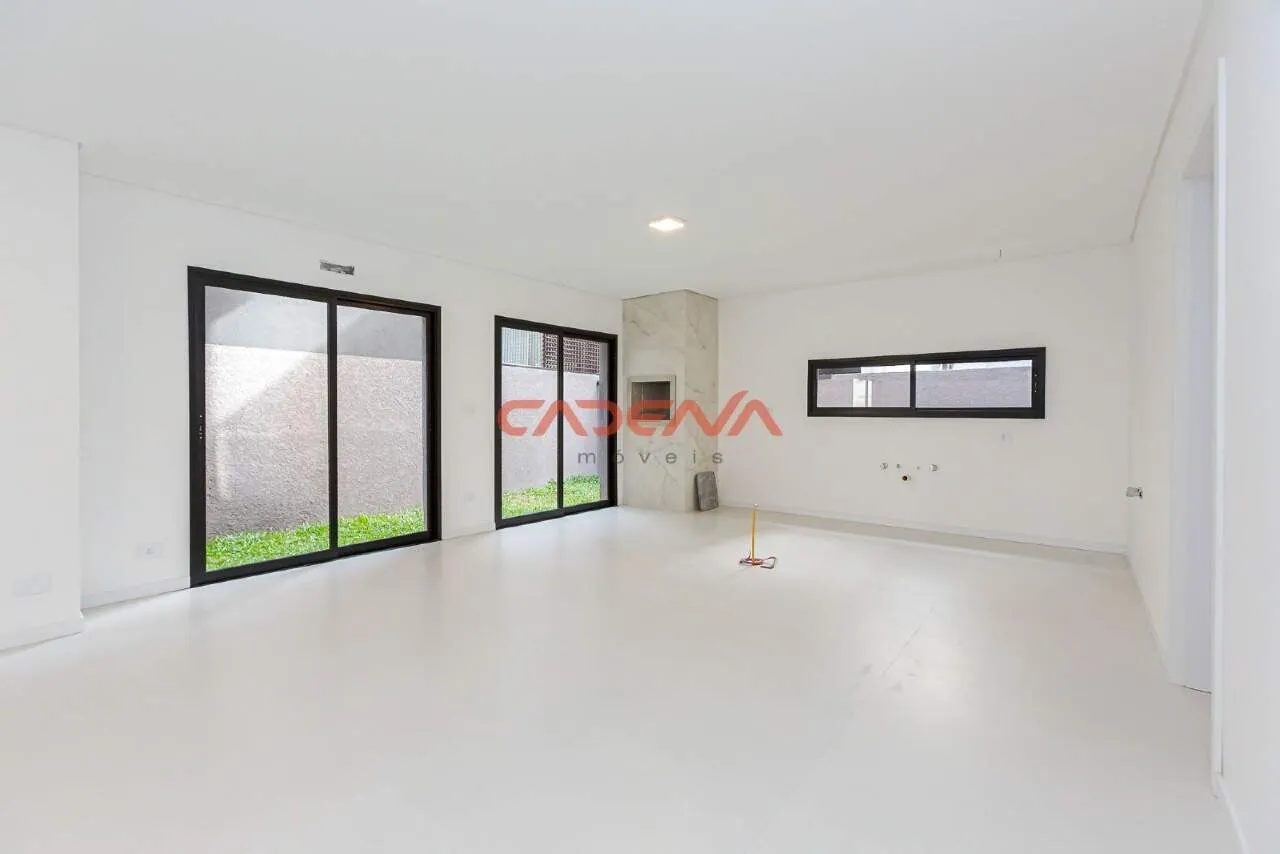 Balcony with a grill in a 3-bedroom house, 128 m² — photo 6