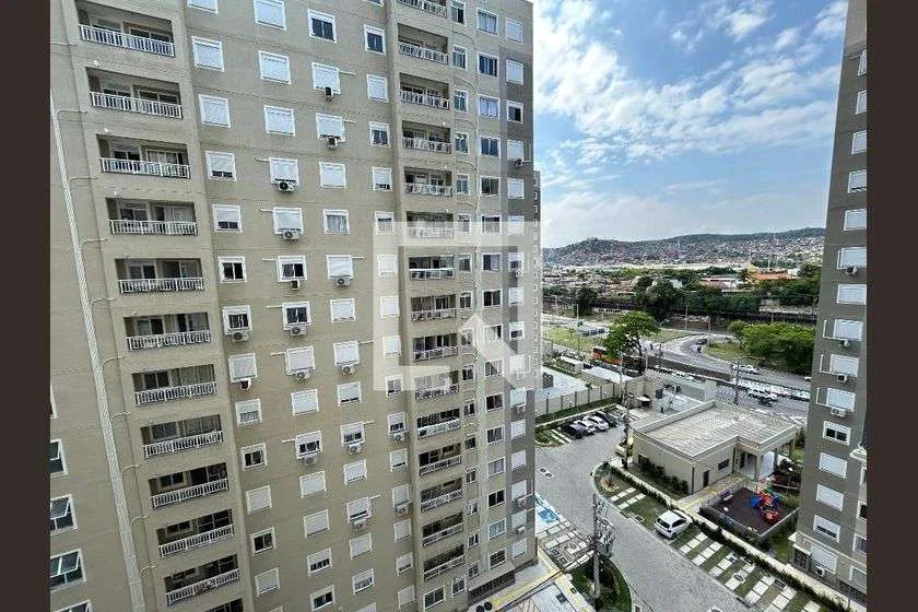 2-bedroom apartment in a building with a pool — photo 20
