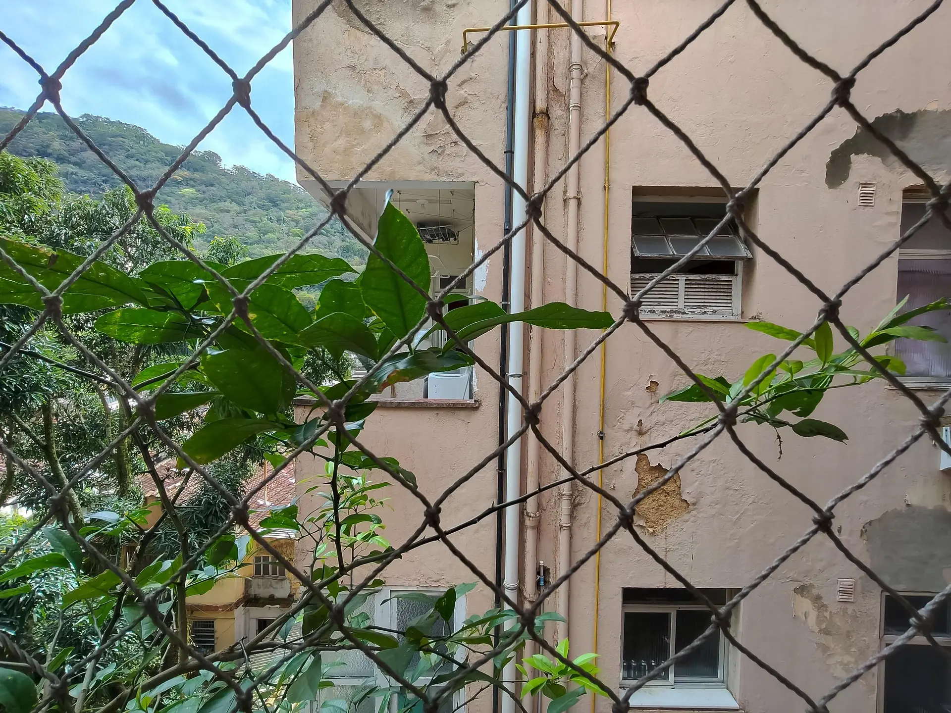2-bedroom apartment with 2 bathrooms and mountain views — photo 11