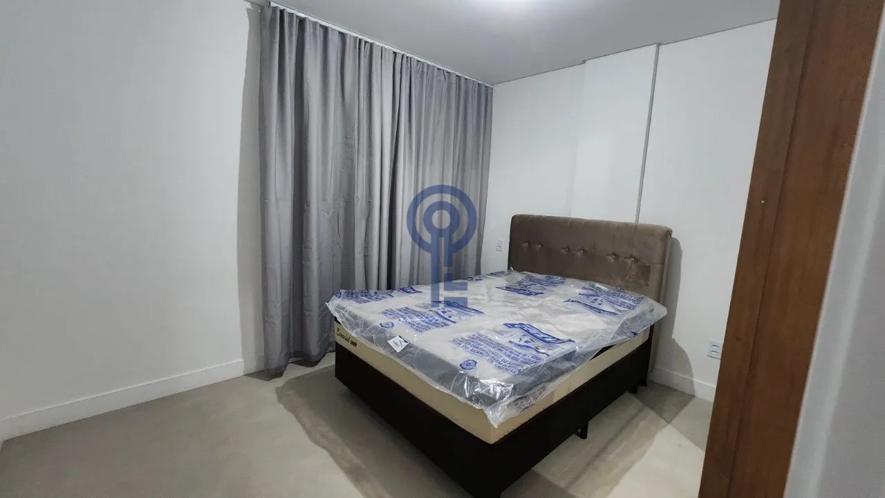 Furnished 59 m² studio with open-plan kitchen and electric stove — photo 18