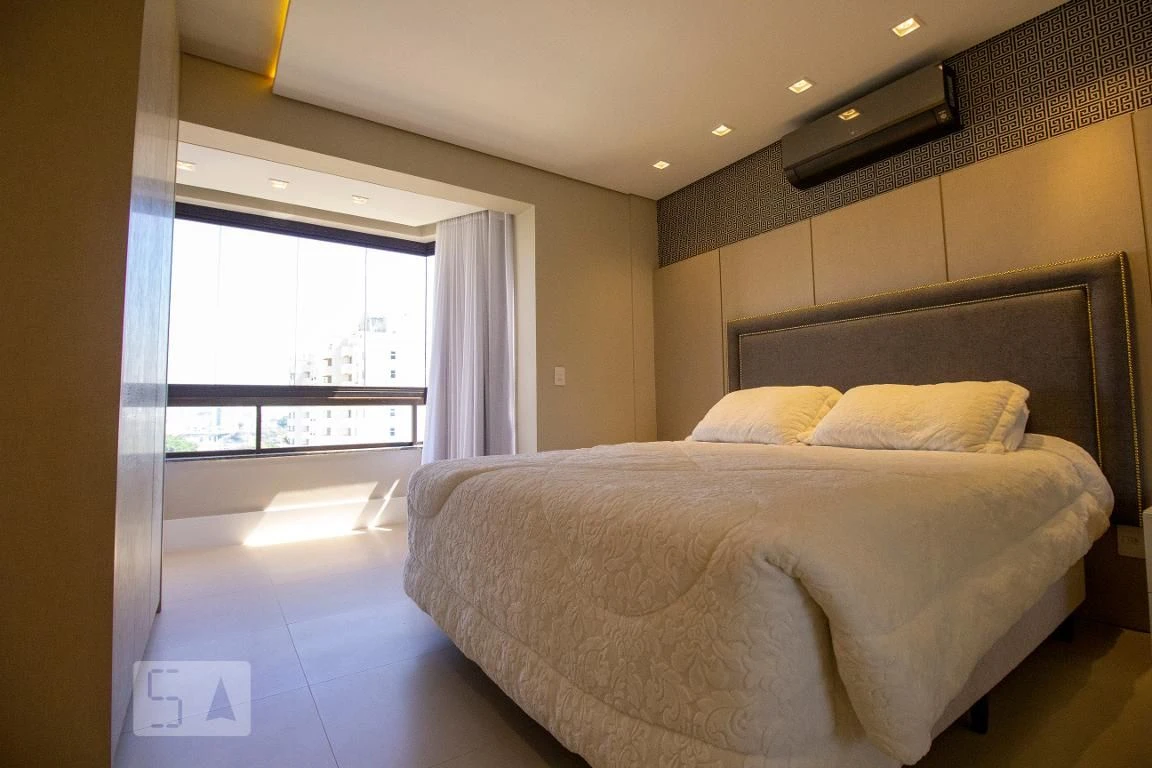 Apartamento de 4 quartos com janelas do piso ao teto, Centro — photo 29