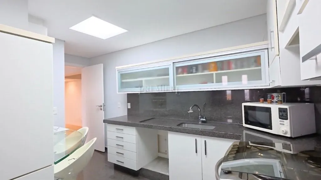 440 m² apartment with 4 en-suite bedrooms and private garden — photo 9