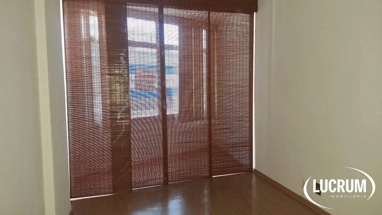2-bedroom apartment with wood or laminate floors — photo 14