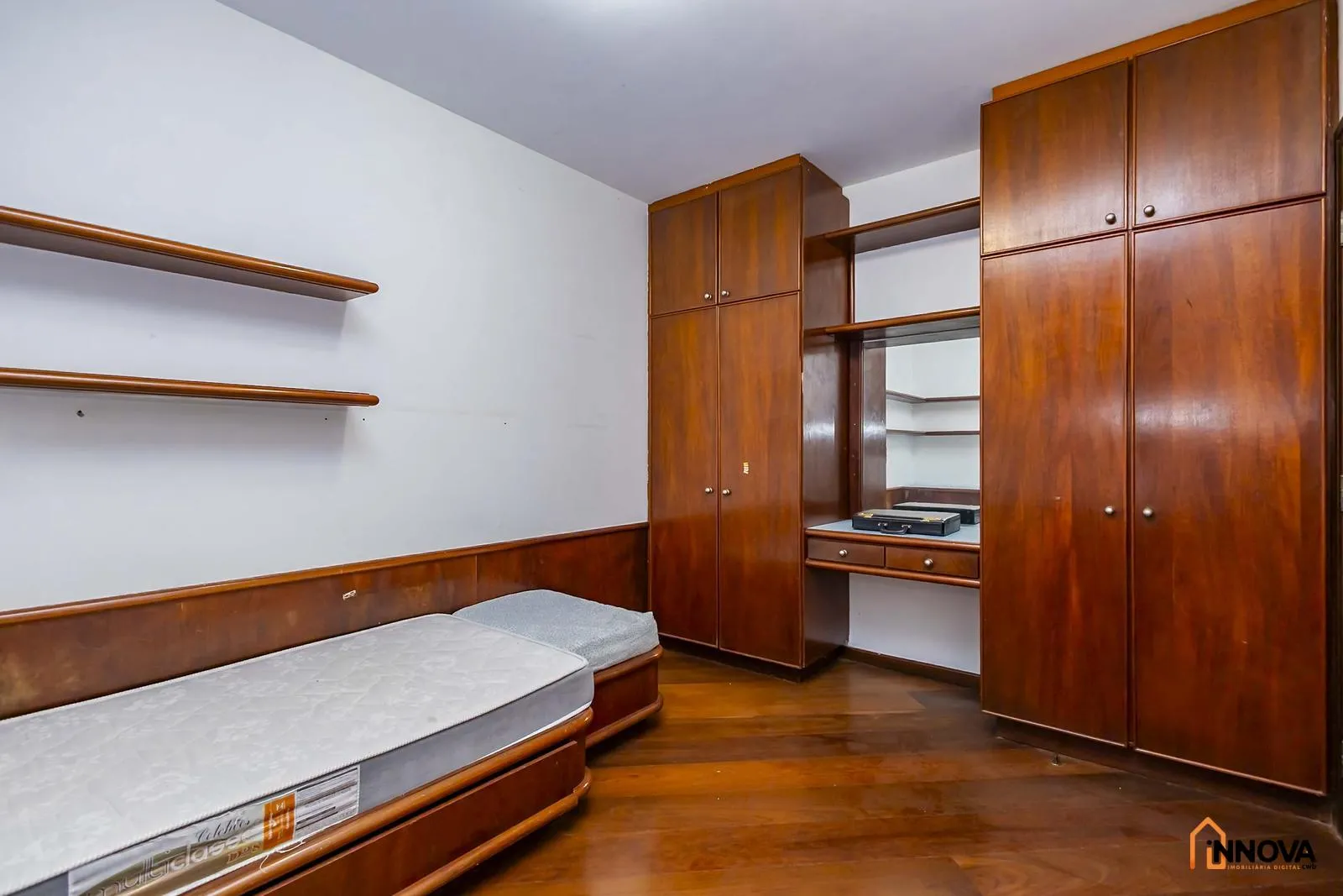 House with 5 bedrooms, 10 bathrooms, 5 parking spaces — photo 22