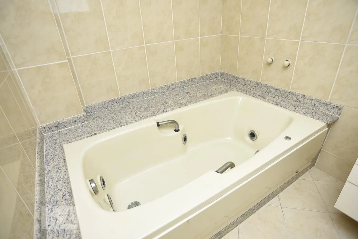 4-bedroom apartment (2 en-suite) with separate kitchen — photo 48