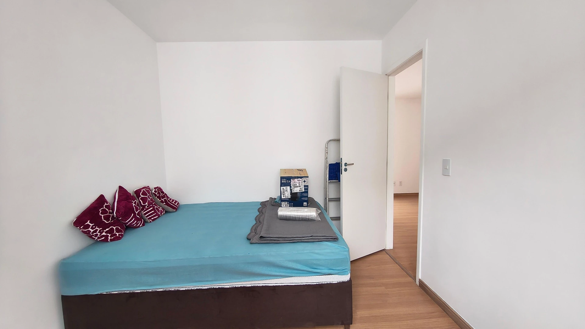 2-bedroom apartment with wood or laminate floors — photo 17