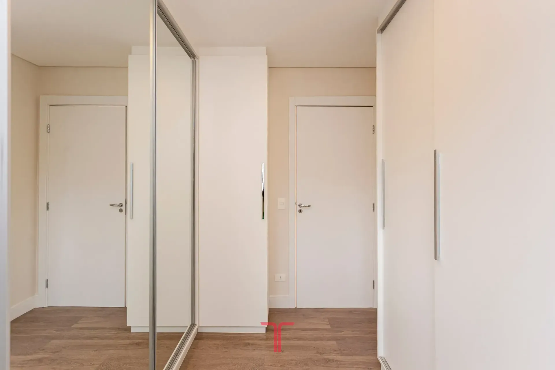 3-bedroom apartment in a building with a pool — photo 37