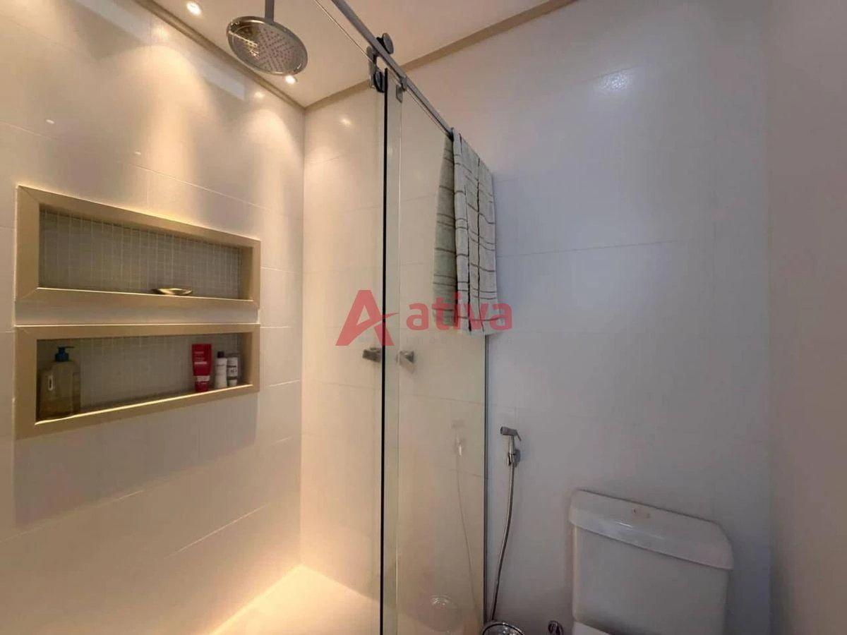 4-bedroom apartment with a glass-enclosed balcony — photo 31