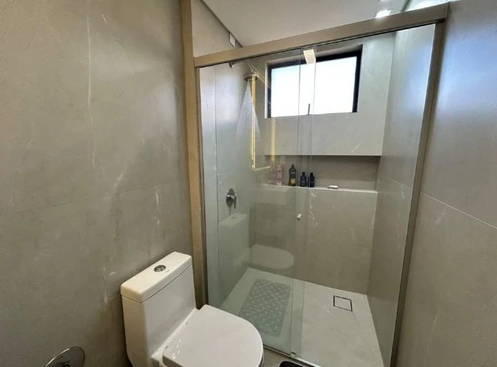 Apartamento de 1 dormitorio con cocina abierta y 108 m² — photo 8