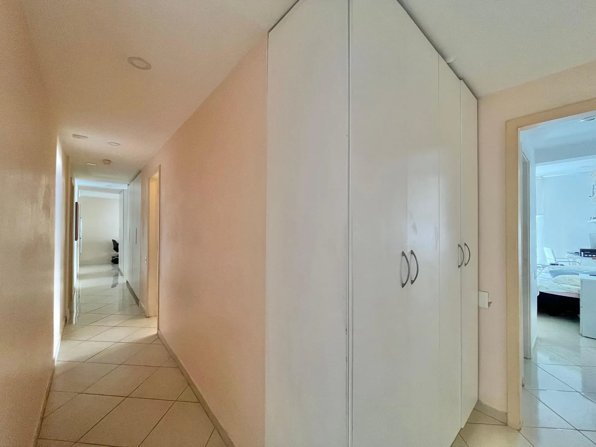 Furnished apartment, 450 m², with a water view — photo 79