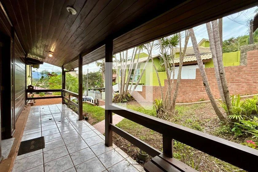 Balcony with a grill in a 3-bedroom house, 100 m² — photo 9