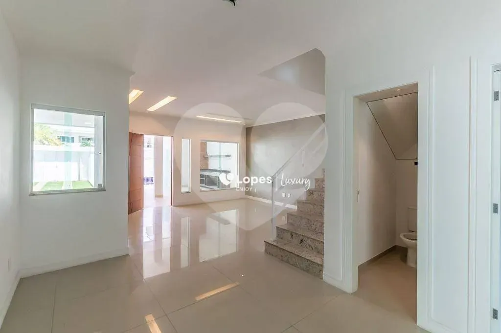 House with 5 bedrooms and a built-in balcony grill — photo 3