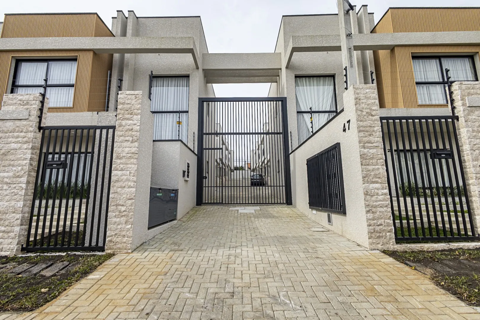 House with 3 bedrooms, 3 baths and 2 parking spots — photo 41