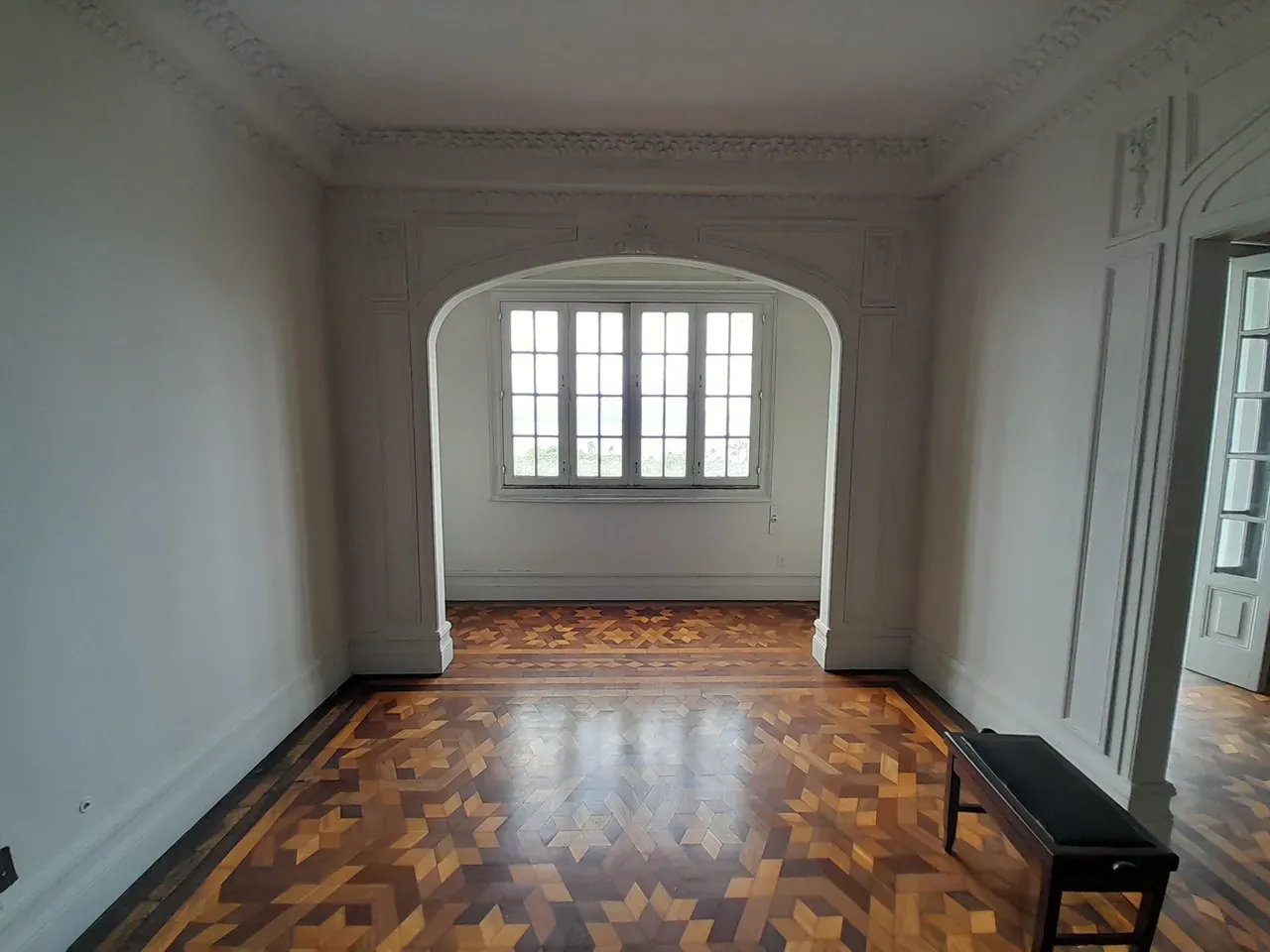 Apartment on the 9th floor with a glass-enclosed balcony — photo 4