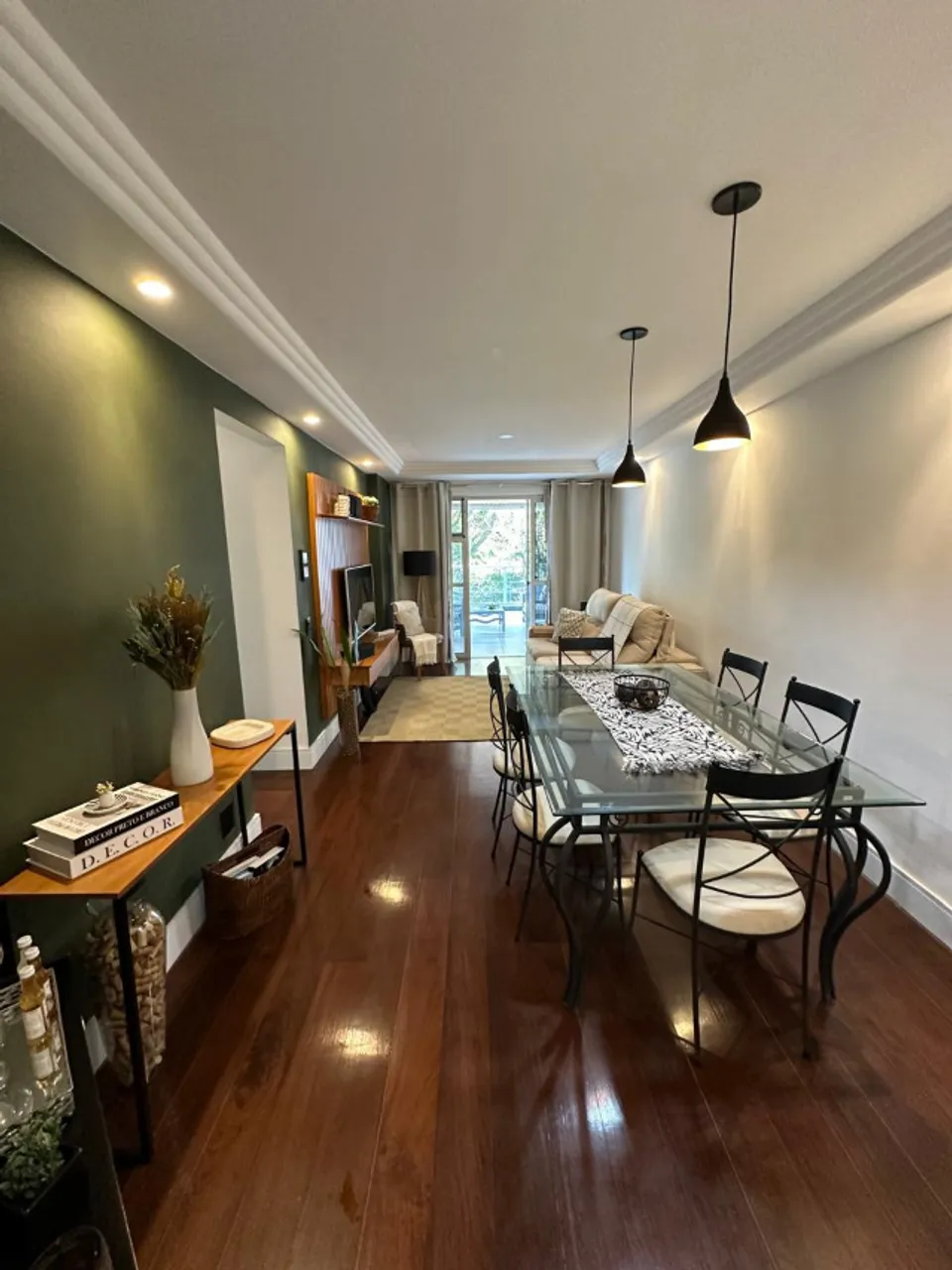 Furnished apartment, 131 m², with a glass-enclosed balcony — photo 10