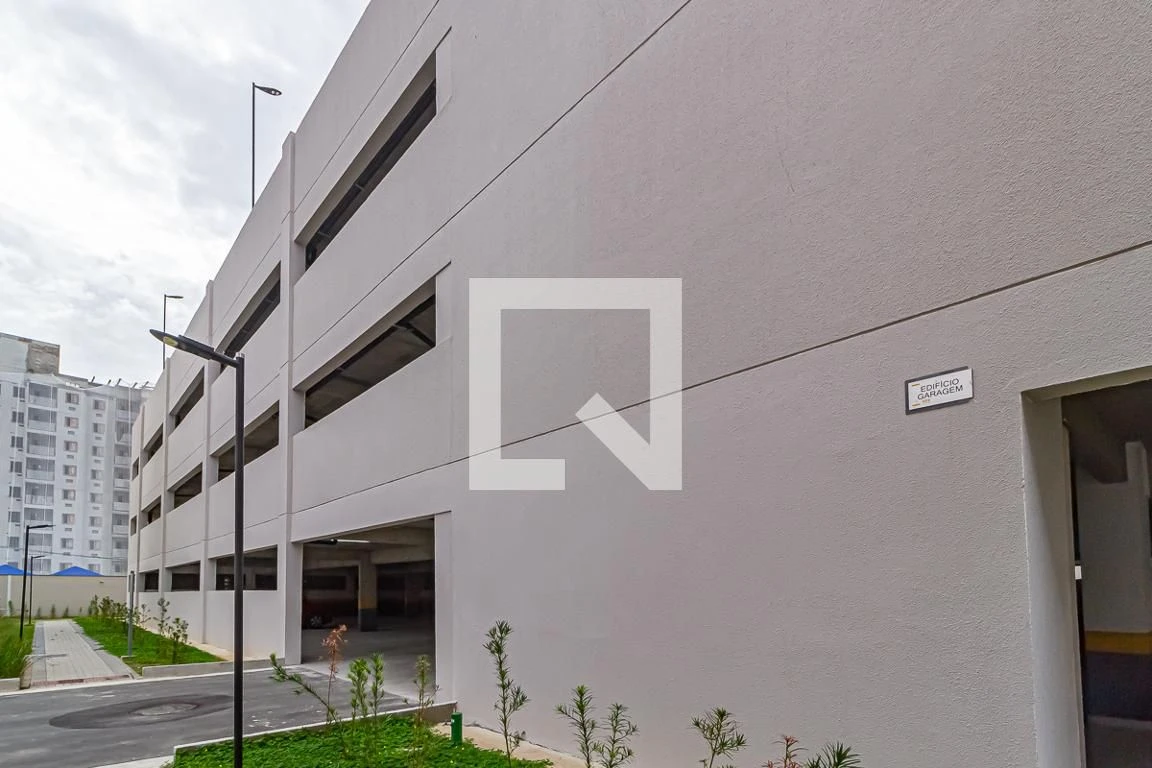 2-bedroom apartment with open-plan kitchen and living room — photo 40
