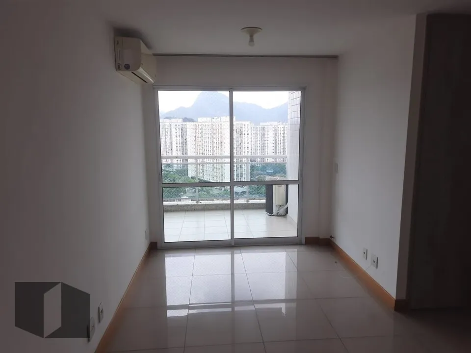 3-bedroom apartment with balcony and city views — photo 5
